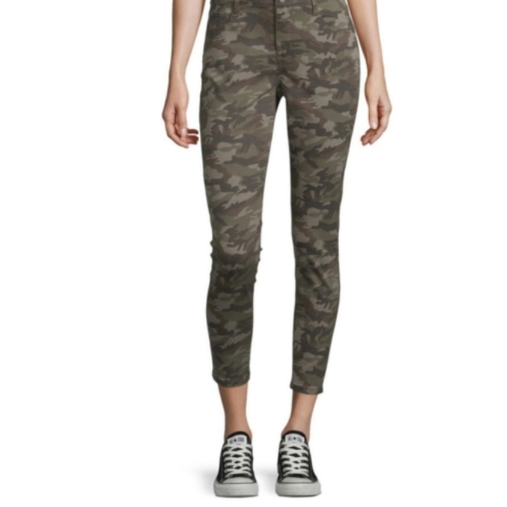 Juniors Camo Super Skinny Jeans